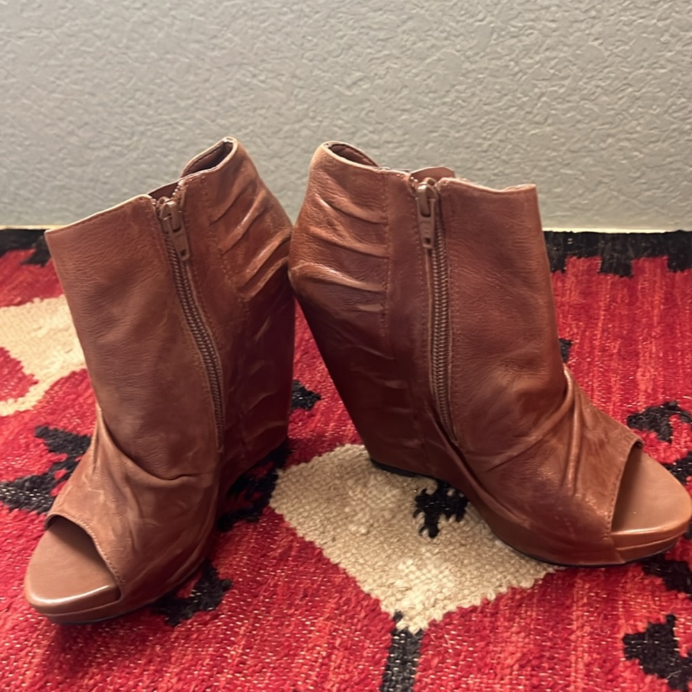 Carlos Santana  zip wedge shoes, sz 6, worn a couple of times distressed look